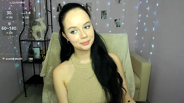 Lori  Hell online show from December 16, 2024, 12:27 pm