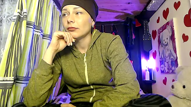 Snapshot of HarleyQuinn_69 chatting on March 18, 2025, 7:42 pm HarleyQuinn 69 online show from March 18, 2025, 7:42 pm