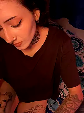 Snapshot of LiliJones_ chatting on November 14, 2025, 1:32 pm LiliJones online show from November 14, 2025, 1:32 pm