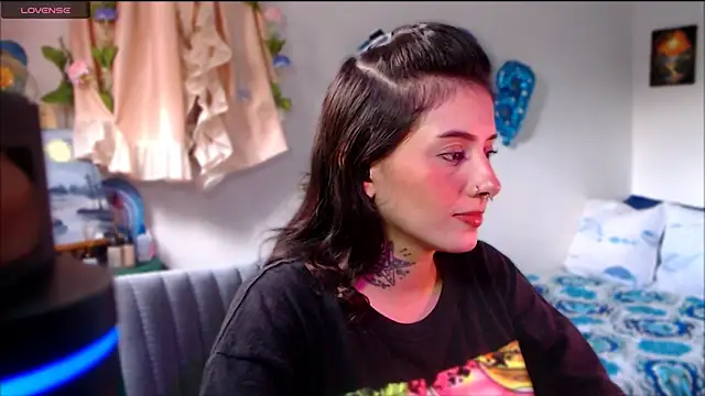 Snapshot of LiliJones_ chatting on May 13, 2026, 9:22 pm LiliJones online show from May 13, 2026, 9:22 pm