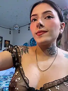 Snapshot of LiliJones_ chatting on May 15, 2026, 6:48 pm LiliJones online show from May 15, 2026, 6:48 pm