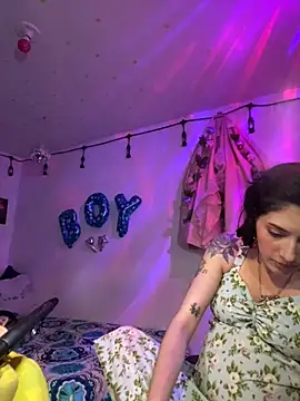 Snapshot of LiliJones_ chatting on May 26, 2026, 10:17 pm LiliJones online show from May 26, 2026, 10:17 pm