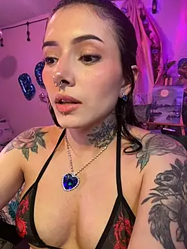 Snapshot of LiliJones_ chatting on May 27, 2026, 10:51 pm LiliJones online show from May 27, 2026, 10:51 pm