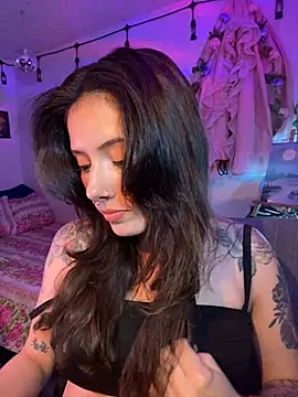 Snapshot of LiliJones_ chatting on June 12, 2026, 12:20 am LiliJones online show from June 12, 2026, 12:20 am