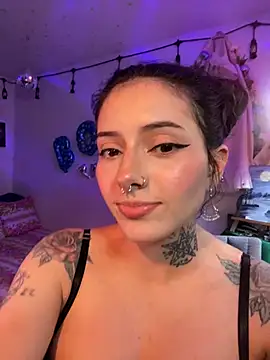 Snapshot of LiliJones_ chatting on June 16, 2026, 5:04 pm LiliJones online show from June 16, 2026, 5:04 pm