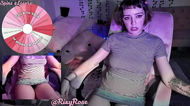 Snapshot of Trixyrose chatting on August 4, 2026, 9:34 am Trixyrose online show from August 4, 2026, 9:34 am
