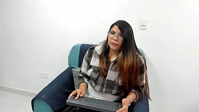 Luna Dumont online show from March 6, 2025, 11:25 am