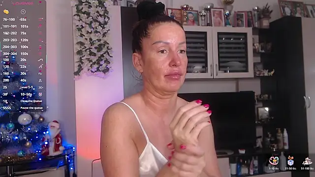 Snapshot of SheilaRyan chatting on December 14, 2025, 6:19 am SheilaRyan online show from December 14, 2025, 6:19 am