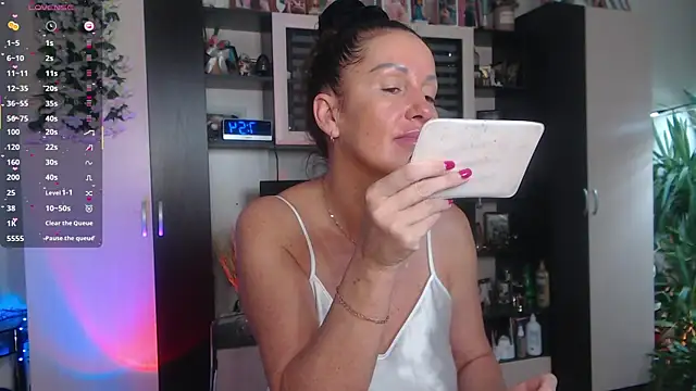 Snapshot of SheilaRyan chatting on December 20, 2025, 4:52 am SheilaRyan online show from December 20, 2025, 4:52 am