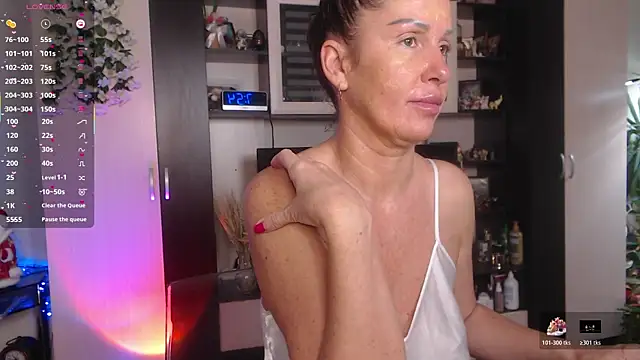 Snapshot of SheilaRyan chatting on December 21, 2025, 4:52 am SheilaRyan online show from December 21, 2025, 4:52 am