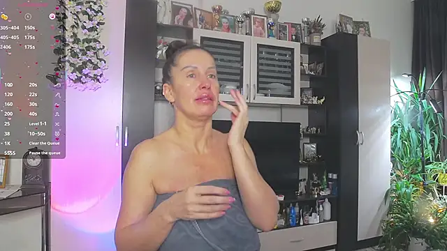 Snapshot of SheilaRyan chatting on January 19, 2026, 5:00 am SheilaRyan online show from January 19, 2026, 5:00 am