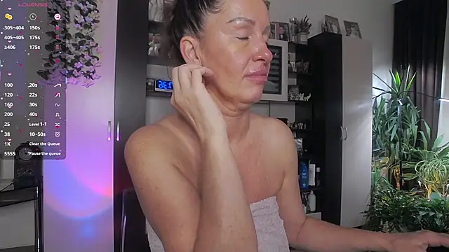 Snapshot of SheilaRyan chatting on March 2, 2026, 4:36 am SheilaRyan online show from March 2, 2026, 4:36 am