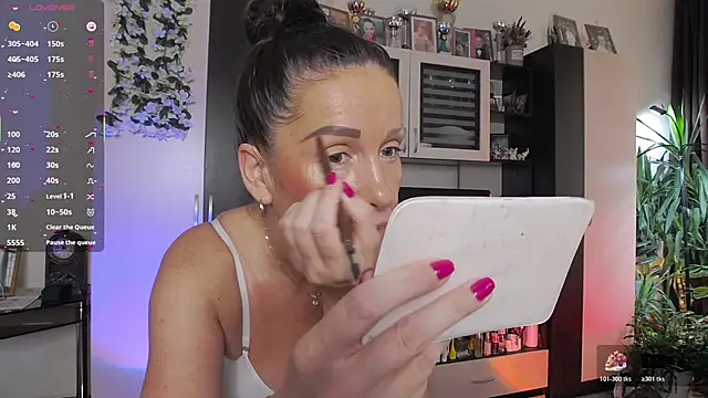 Snapshot of SheilaRyan chatting on March 11, 2026, 5:13 am SheilaRyan online show from March 11, 2026, 5:13 am