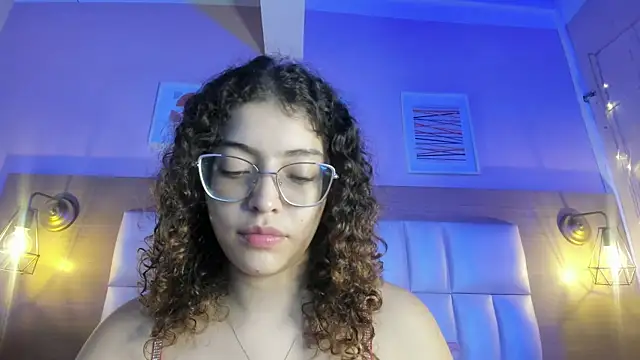 Snapshot of Dollar-girl chatting on January 11, 2025, 1:01 pm Dollar-girl online show from January 11, 2025, 1:01 pm