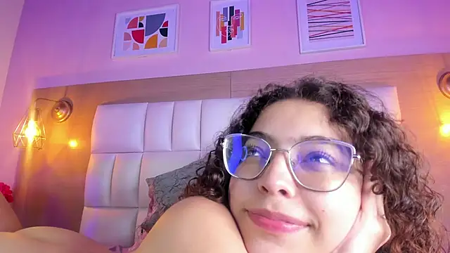 Snapshot of Dollar-girl chatting on January 24, 2025, 5:53 pm Dollar-girl online show from January 24, 2025, 5:53 pm