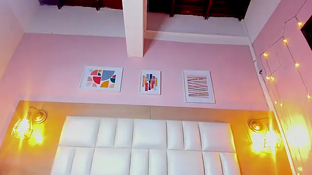 Snapshot of Dollar-girl chatting on February 7, 2025, 10:41 pm Dollar-girl online show from February 7, 2025, 10:41 pm