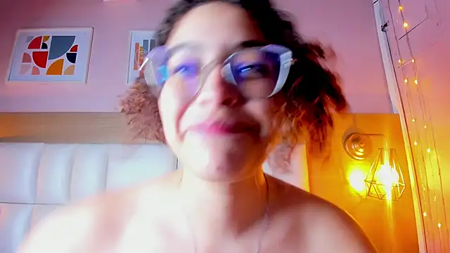 Snapshot of Dollar-girl chatting on February 8, 2025, 1:43 am Dollar-girl online show from February 8, 2025, 1:43 am