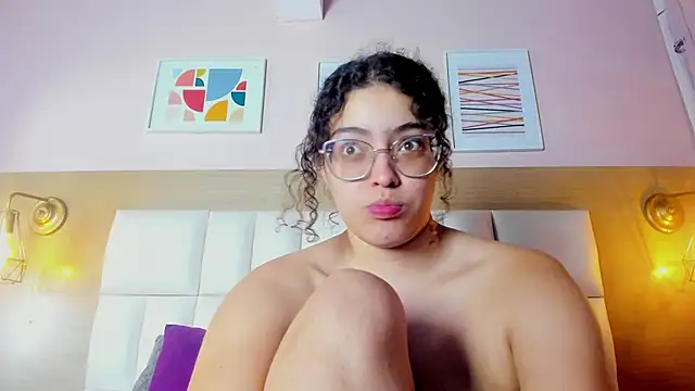 Snapshot of Dollar-girl chatting on February 15, 2025, 4:58 am Dollar-girl online show from February 15, 2025, 4:58 am