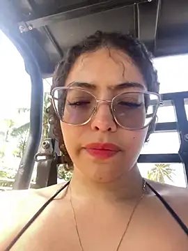 Snapshot of Dollar-girl chatting on February 23, 2025, 4:46 pm Dollar-girl online show from February 23, 2025, 4:46 pm