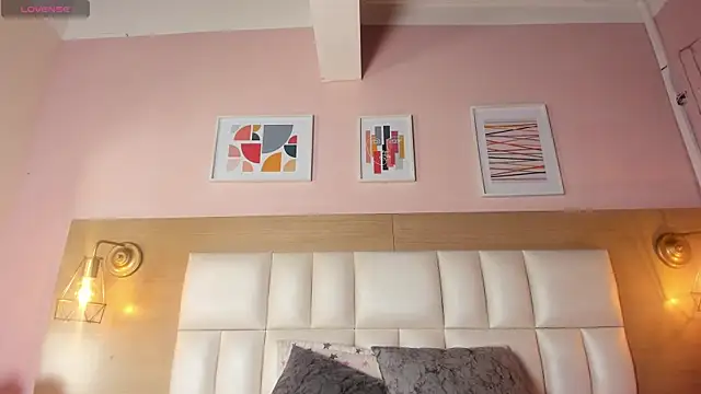 Snapshot of Dollar-girl chatting on March 1, 2025, 11:50 am Dollar-girl online show from March 1, 2025, 11:50 am