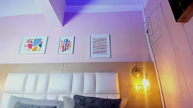 Snapshot of Dollar-girl chatting on March 3, 2025, 5:50 pm Dollar-girl online show from March 3, 2025, 5:50 pm