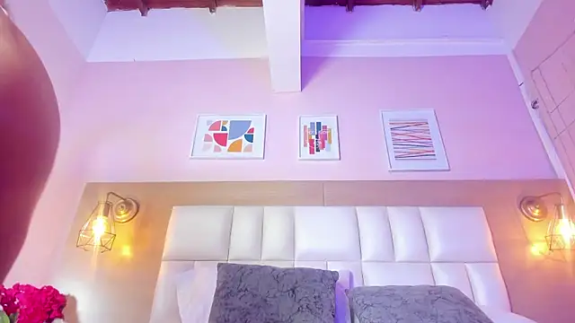 Snapshot of Dollar-girl chatting on March 12, 2025, 6:11 pm Dollar-girl online show from March 12, 2025, 6:11 pm