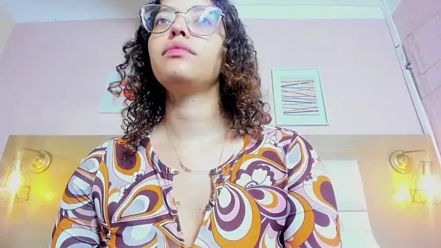 Snapshot of Dollar-girl chatting on March 17, 2025, 12:04 pm Dollar-girl online show from March 17, 2025, 12:04 pm