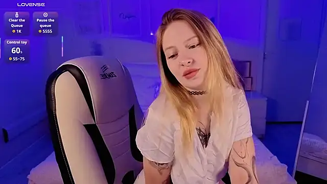 Snapshot of Veronica_Blush chatting on December 5, 2025, 8:45 am Veronica Blush online show from December 5, 2025, 8:45 am