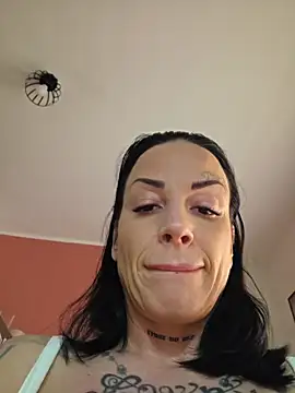 Snapshot of EmilyDiazofficial chatting on June 20, 2026, 7:33 am EmilyDiazofficial online show from June 20, 2026, 7:33 am