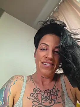 Snapshot of EmilyDiazofficial chatting on July 10, 2026, 12:19 pm EmilyDiazofficial online show from July 10, 2026, 12:19 pm