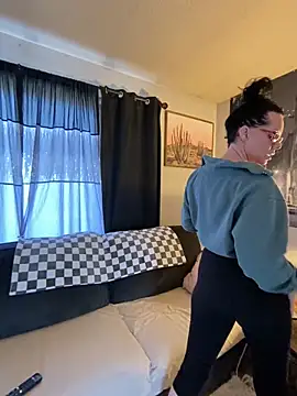 Snapshot of SidneyRaee chatting on December 10, 2024, 7:43 pm SidneyRaee online show from December 10, 2024, 7:43 pm