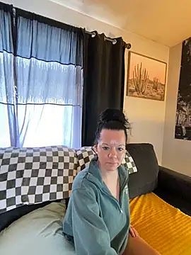 Snapshot of SidneyRaee chatting on December 13, 2024, 8:15 pm SidneyRaee online show from December 13, 2024, 8:15 pm