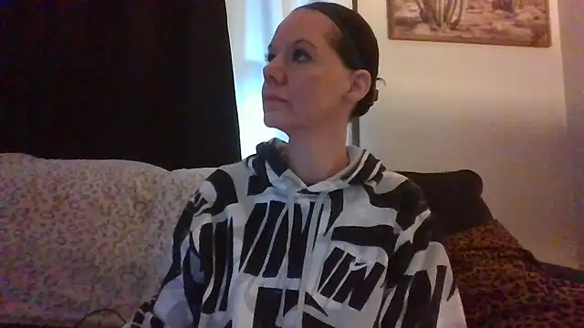 Snapshot of SidneyRaee chatting on October 11, 2025, 4:16 pm SidneyRaee online show from October 11, 2025, 4:16 pm