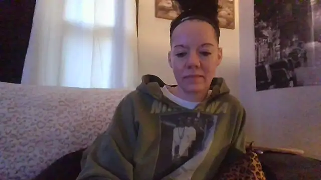 Snapshot of SidneyRaee chatting on November 2, 2025, 3:14 pm SidneyRaee online show from November 2, 2025, 3:14 pm