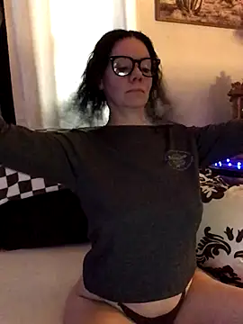 Snapshot of SidneyRaee chatting on December 3, 2025, 4:16 pm SidneyRaee online show from December 3, 2025, 4:16 pm