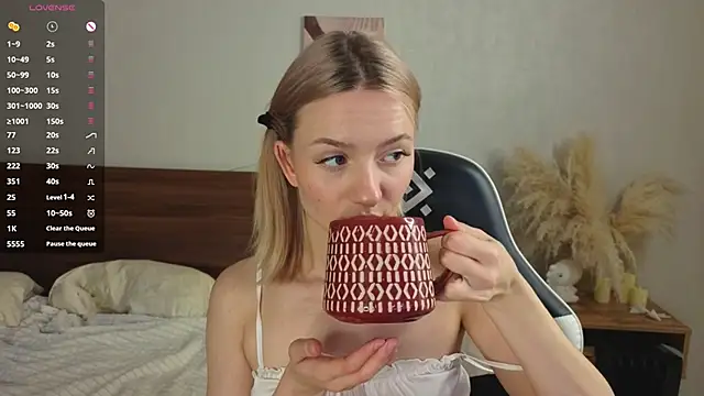 Snapshot of IdaValenti chatting on September 22, 2025, 1:07 am IdaValenti online show from September 22, 2025, 1:07 am