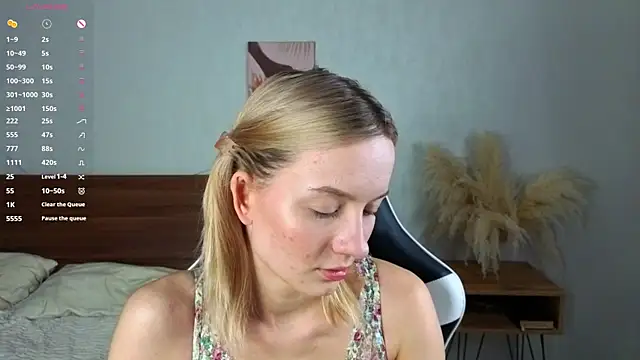 Snapshot of IdaValenti chatting on October 10, 2025, 1:04 am IdaValenti online show from October 10, 2025, 1:04 am