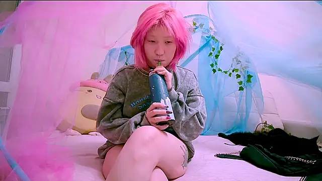 Snapshot of Akemilun chatting on November 8, 2025, 12:44 am Akemilun online show from November 8, 2025, 12:44 am