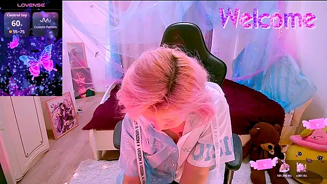 Snapshot of Akemilun chatting on November 28, 2025, 8:28 am Akemilun online show from November 28, 2025, 8:28 am