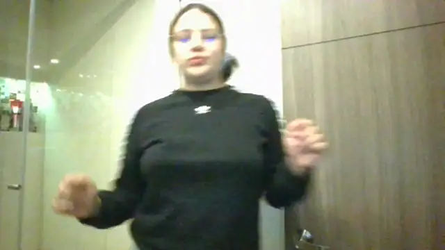 Snapshot of _Sarahh_0 chatting on December 17, 2024, 3:17 am Sarahh 0 online show from December 17, 2024, 3:17 am