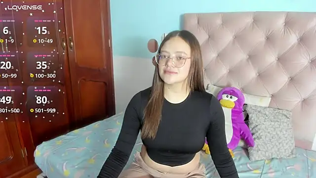 Snapshot of _Sarahh_0 chatting on February 18, 2025, 1:33 pm Sarahh 0 online show from February 18, 2025, 1:33 pm