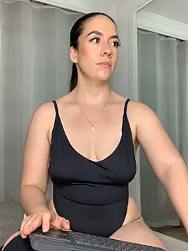 ImAlicee online show from February 6, 2025, 1:05 am