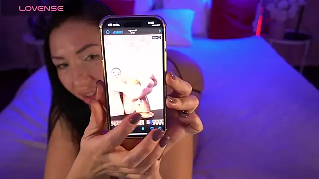 Snapshot of AishaLeee chatting on December 18, 2024, 11:13 am AishaLeee online show from December 18, 2024, 11:13 am