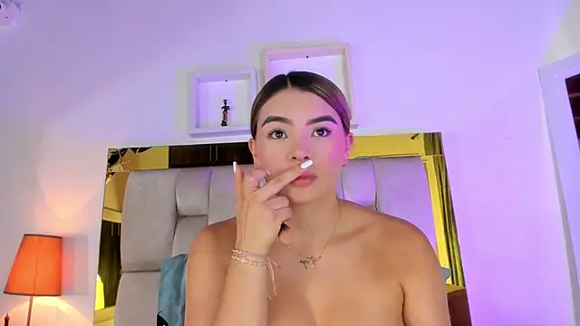 Snapshot of emmy_r chatting on January 25, 2025, 3:30 pm emmy r online show from January 25, 2025, 3:30 pm