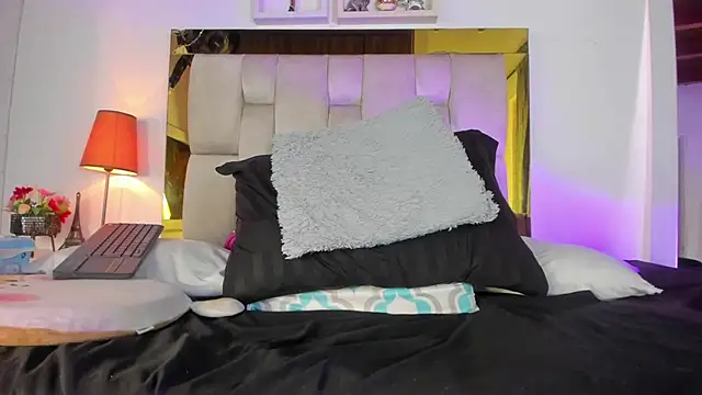 Snapshot of emmy_r chatting on February 28, 2025, 3:15 pm emmy r online show from February 28, 2025, 3:15 pm