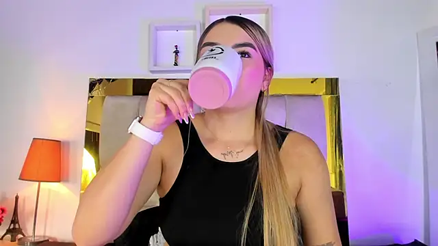 Snapshot of emmy_r chatting on March 3, 2025, 12:16 pm emmy r online show from March 3, 2025, 12:16 pm