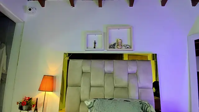 Snapshot of emmy_r chatting on March 10, 2025, 12:04 pm emmy r online show from March 10, 2025, 12:04 pm