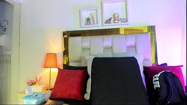 Snapshot of emmy_r chatting on September 27, 2025, 11:59 am emmy r online show from September 27, 2025, 11:59 am