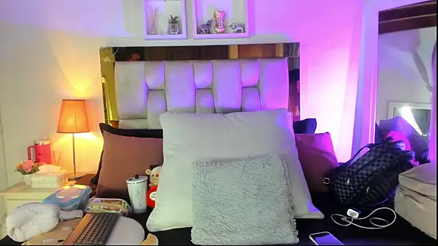 Snapshot of emmy_r chatting on November 22, 2025, 12:04 pm emmy r online show from November 22, 2025, 12:04 pm