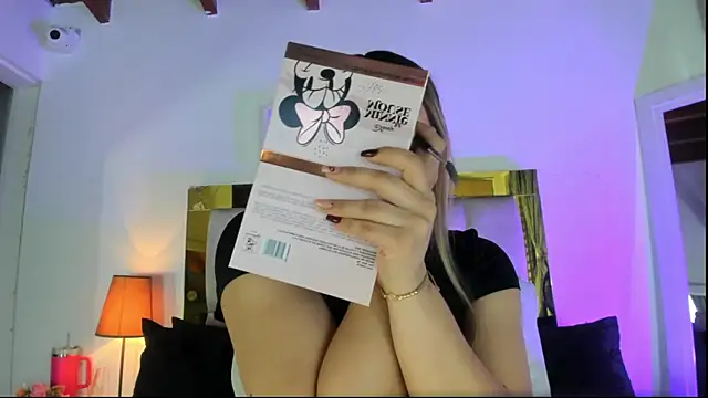 Snapshot of emmy_r chatting on December 2, 2025, 12:10 pm emmy r online show from December 2, 2025, 12:10 pm